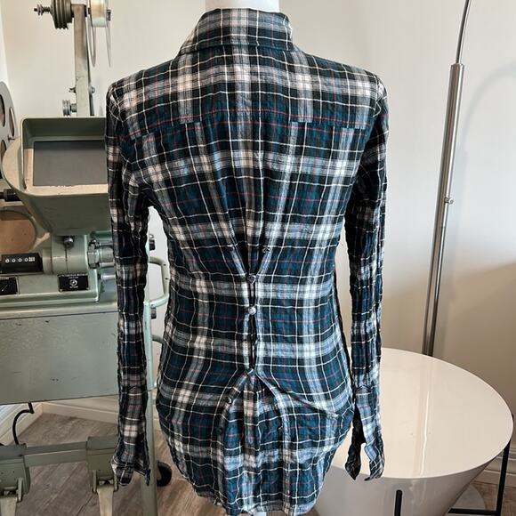 Elizabeth and James Women's Plaid Button-Front Collared Shirt - Size Small - Picture 2 of 5